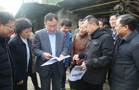 年因抗战内迁重庆的办学旧址,并由李波及当地文史专家廖庆渝结合教室